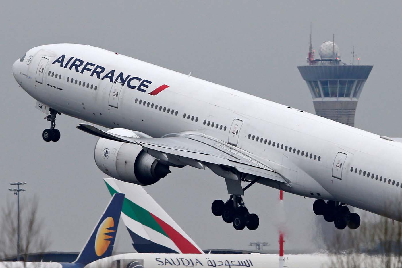 Air France no sobrevolará el espacio iraní e iraquí hasta nueva orden
