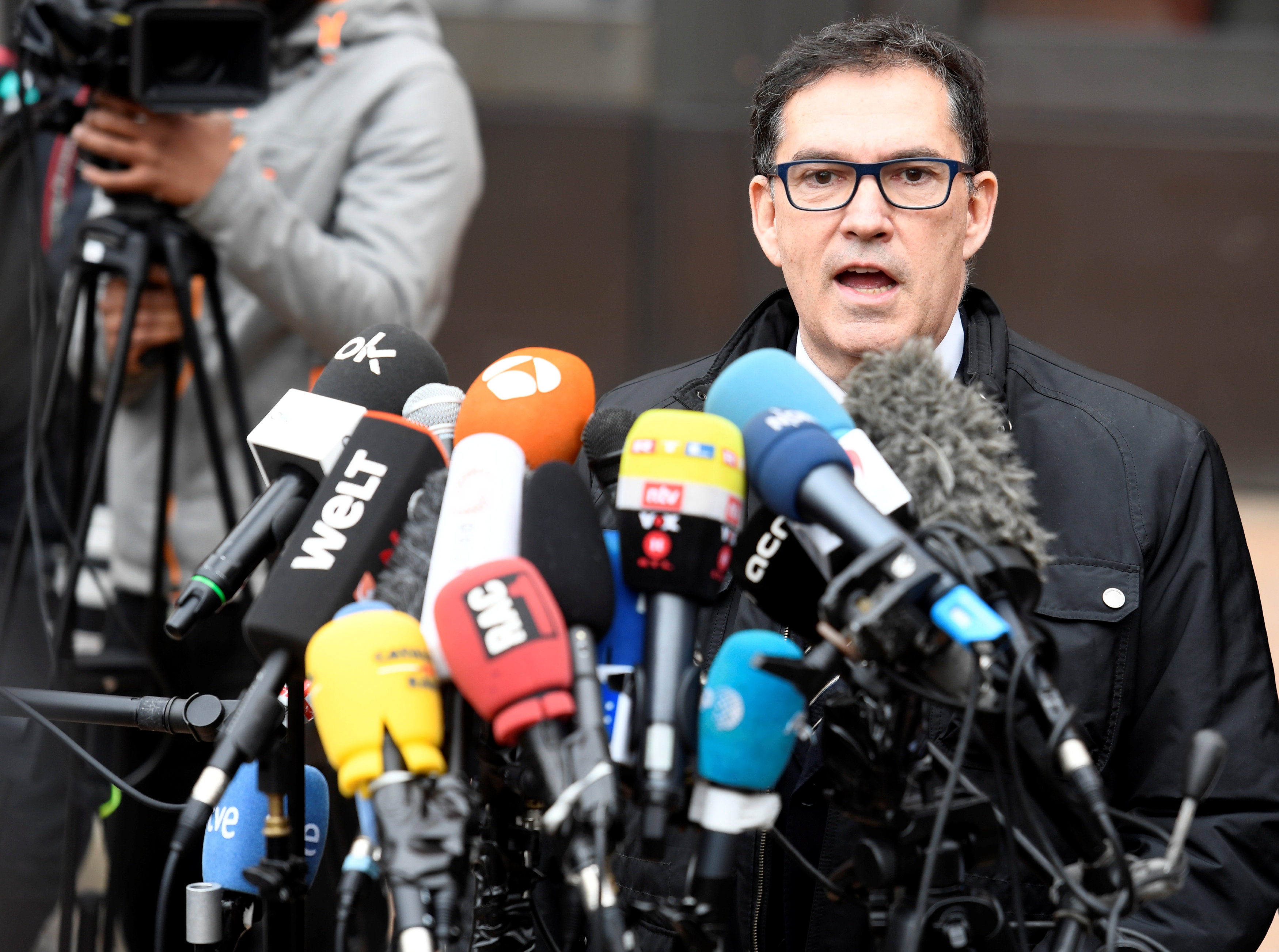 Puigdemont no desfallecerá y continuará su combate, dice abogado