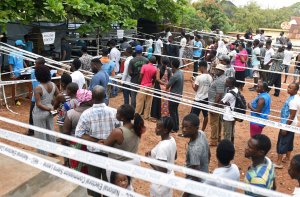 Cierran los colegios electorales en Sierra Leona