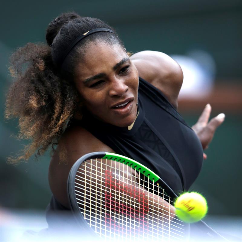 Serena Williams gana y se cita con su hermana en 3a ronda de Indian Wells