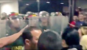 Les lanzaron un piquete de la GNB a trabajadores de Pdvsa dentro de La Campiña (VIDEO)