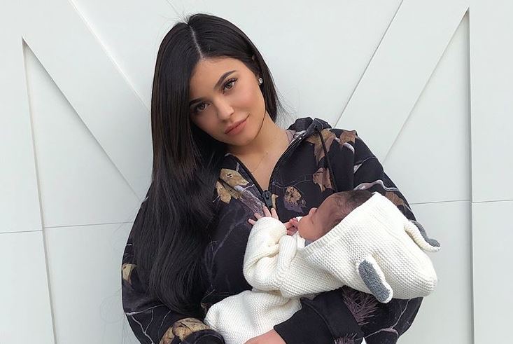 ¡Mami chévere! Kylie Jenner presume su divino cuerpo a un mes de haber dado a luz