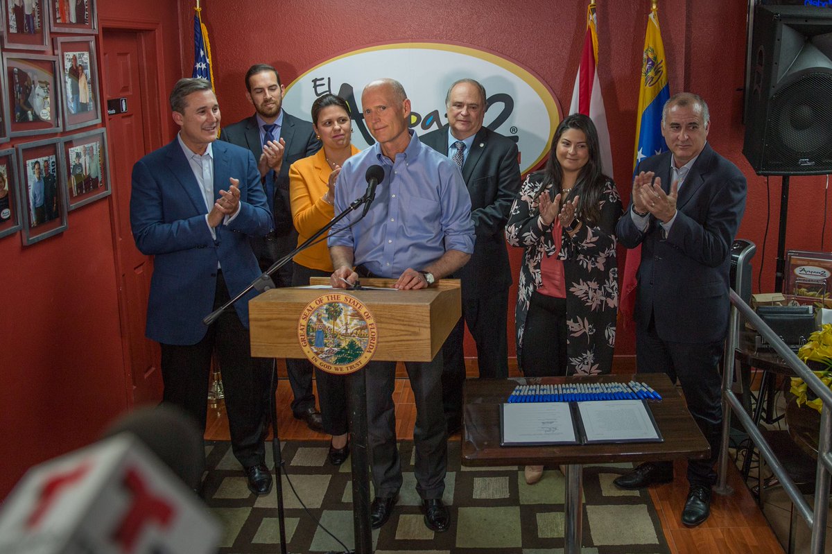 Gobernador de Florida firma veto a negocios con empresas que colaboren con Maduro