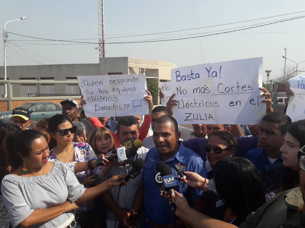 Protestaron frente a Corpoelec por continuas fallas eléctricas en el Zulia