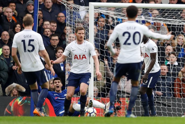 Soccer Football - Premier League - Chelsea vs Tottenham Hotspur - Stamford Bridge, London, Britain - April 1, 2018   Chelsea's Alvaro Morata reacts as Tottenham's Jan Vertonghen looks on   REUTERS/Peter Nicholls    EDITORIAL USE ONLY. No use with unauthorized audio, video, data, fixture lists, club/league logos or "live" services. Online in-match use limited to 75 images, no video emulation. No use in betting, games or single club/league/player publications.  Please contact your account representative for further details.