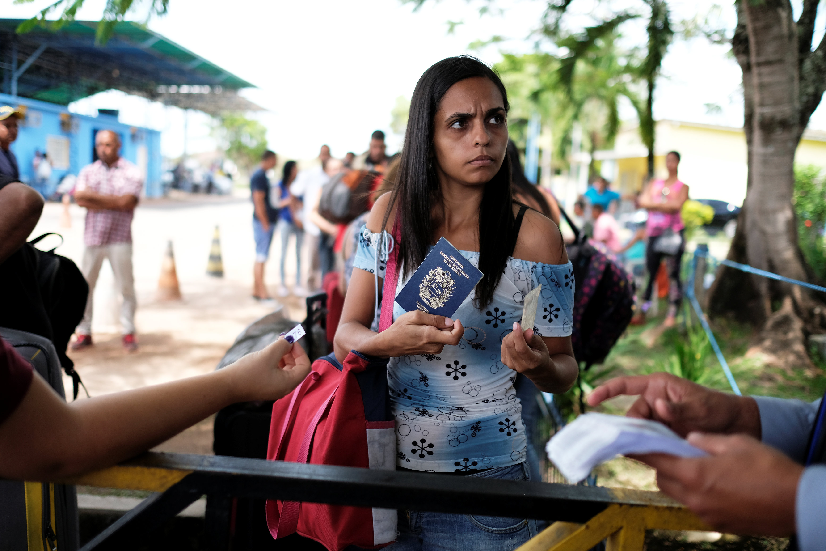 Cómo es la “ruta del hambre” de los venezolanos en Brasil (Videos)