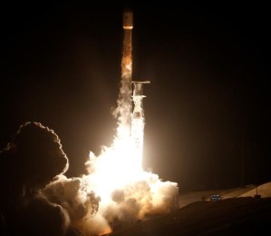 SpaceX lanzó el nuevo cazaplanetas de la Nasa para buscar vida extraterrestre