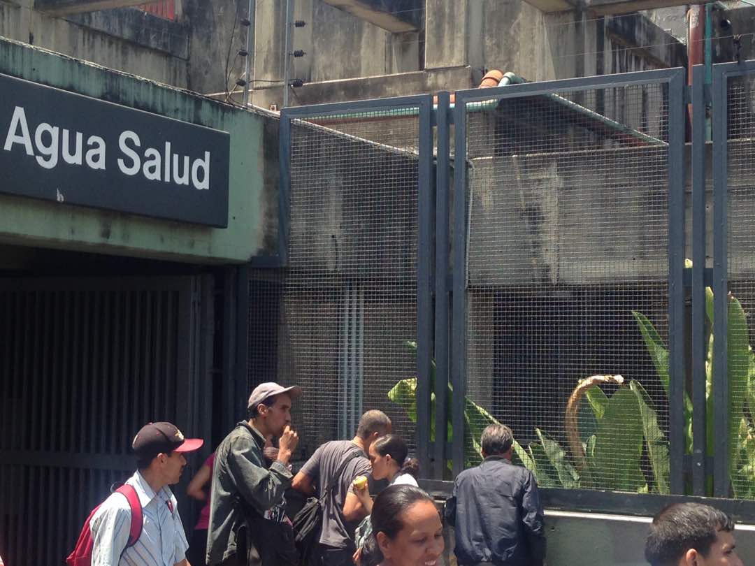 Reportan hallazgo de un indigente muerto en estación del Metro Agua Salud