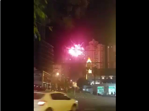 Sao Paulo en celebración con la prisión de Lula. Fuegos artificiales en la Avenida Paulista. Foto Twitter