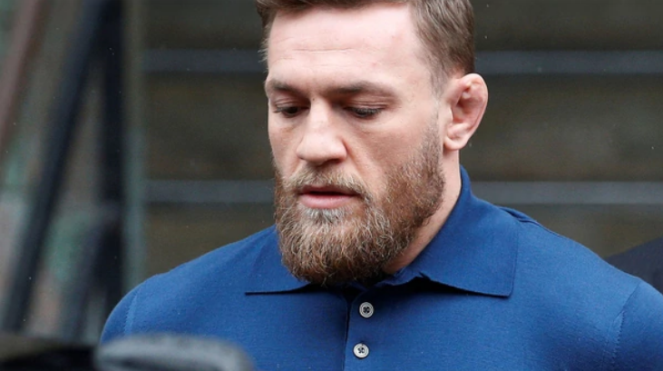 Las imágenes de Conor McGregor esposado después de declarar en un juzgado de Nueva York