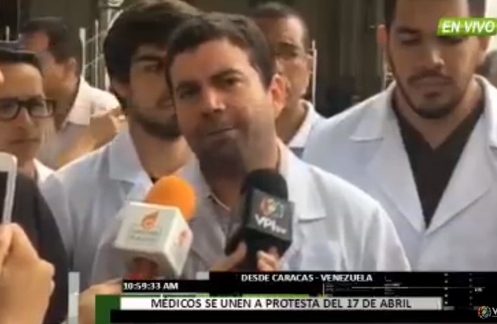 Médicos y pacientes se unen a la protesta a las puertas del Hospital Vargas de Caracas #10Abr
