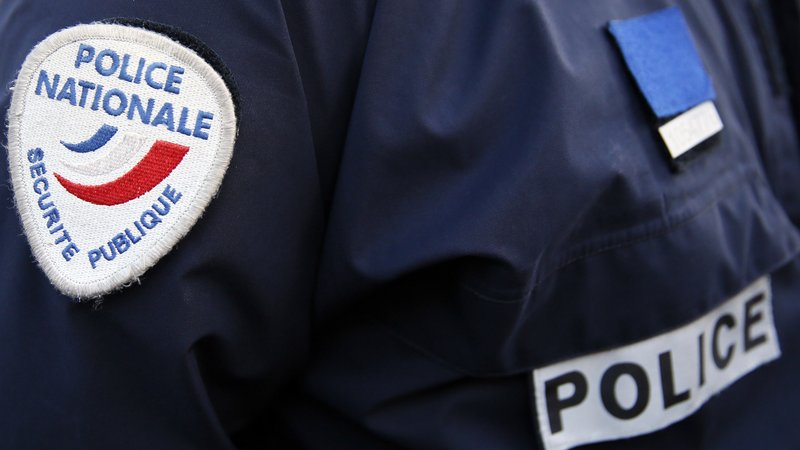 Un hombre mata con un cuchillo a una persona en París antes de ser abatido