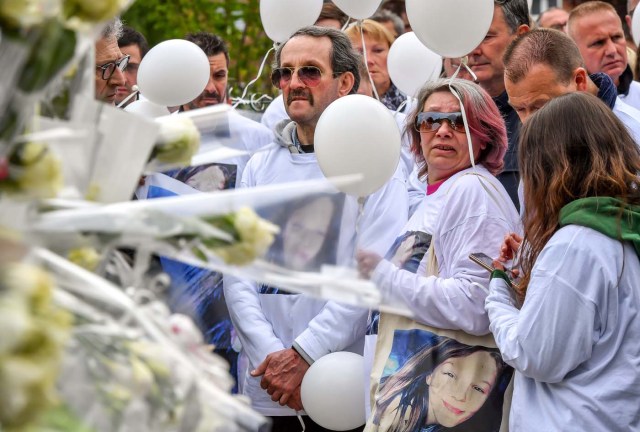 Angelique's mother (3rdR), father (C) and sister Anais (R), take part in a march in Wambrechies, northern France, on May 1, 2018, in tribute to Angelique, a 13-year-old girl who was killed and raped on April 25. The body of Angelique, who had disappeared since April 25, was found in the night from April 28 to April 29 in the countryside in Quesnoy-sur-Deule, northern France. David Ramault, 45 years old, who confessed the crime, was arrested in the night from April 30 to May 1 for kidnapping, rape and murder on minor under 15 years / AFP PHOTO / PHILIPPE HUGUEN
