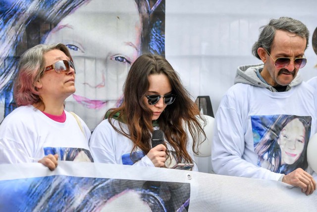 Angelique's mother (L), father (R) sister Anais (C), take part in a march in Wambrechies, northern France, on May 1, 2018, in tribute to Angelique, a 13-year-old girl who was killed and raped on April 25. The body of Angelique, who had disappeared since April 25, was found in the night from April 28 to April 29 in the countryside in Quesnoy-sur-Deule, northern France. David Ramault, 45 years old, who confessed the crime, was arrested in the night from April 30 to May 1 for kidnapping, rape and murder on minor under 15 years / AFP PHOTO