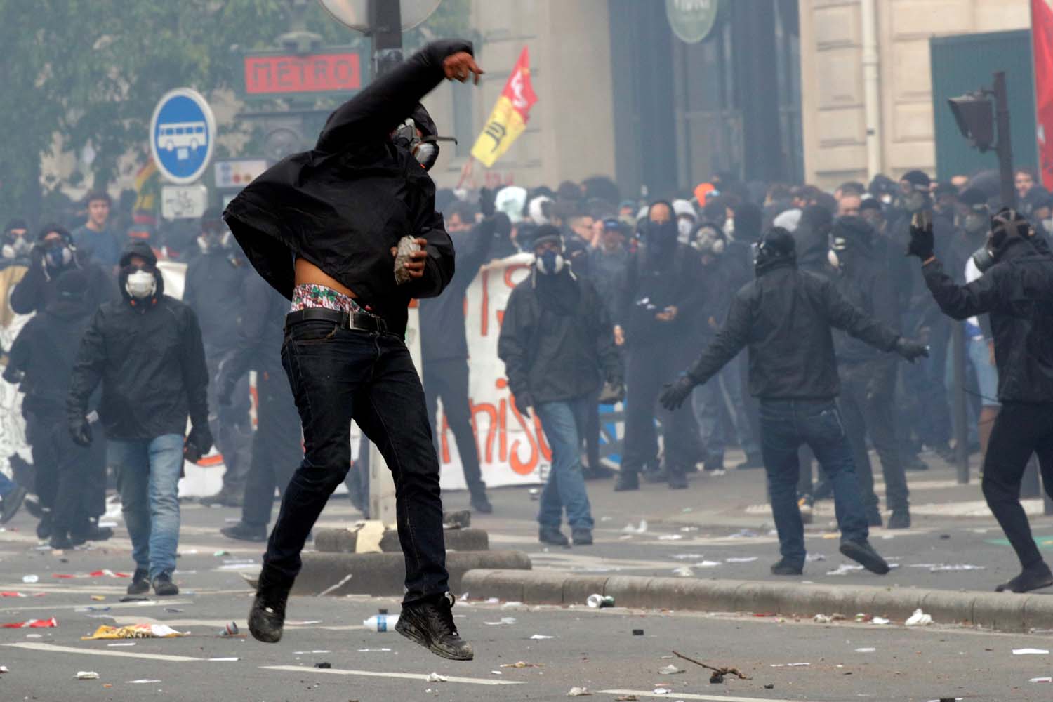 Disturbios en la manifestación en París del 1 de Mayo (Fotos)