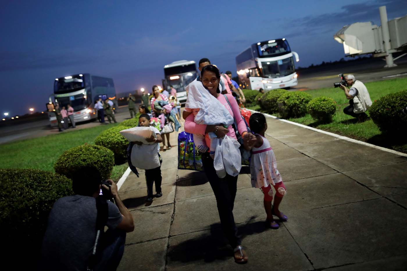 Cerca de 25 mil refugiados venezolanos viven en Boa Vista, Brasil