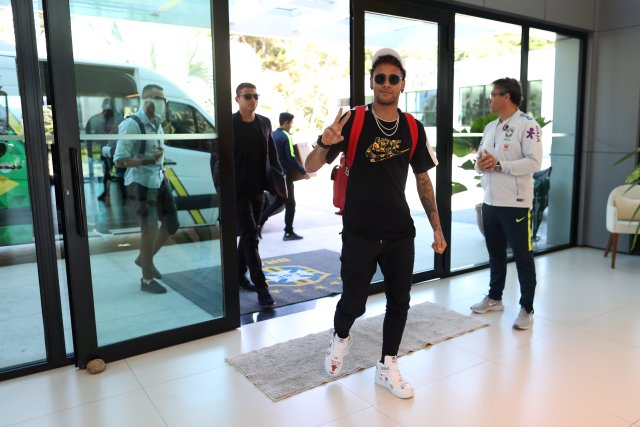 Brazil's soccer player Neymar arrives at the Brazilian Soccer Confederation training center in Teresopolis, Brazil May 21, 2018. Brazilian Soccer Confederation (CBF)/Handout via REUTERS ATTENTION EDITORS - THIS IMAGE WAS PROVIDED BY A THIRD PARTY.  IT IS DISTRIBUTED, EXACTLY AS RECEIVED BY REUTERS, AS A SERVICE TO CLIENTS. NO SALES. NO ARCHIVES