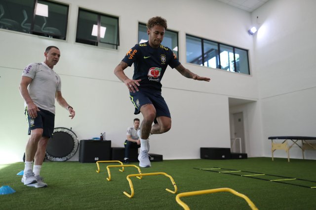 Brazil's soccer player Neymar trains at the Brazilian Soccer Confederation training center in Teresopolis, Brazil May 21, 2018. Lucas Figueiredo/Brazilian Soccer Confederation (CBF)/Handout via REUTERS ATTENTION EDITORS - THIS IMAGE WAS PROVIDED BY A THIRD PARTY. IT IS DISTRIBUTED, EXACTLY AS RECEIVED BY REUTERS, AS A SERVICE TO CLIENTS. NO SALES. NO ARCHIVES