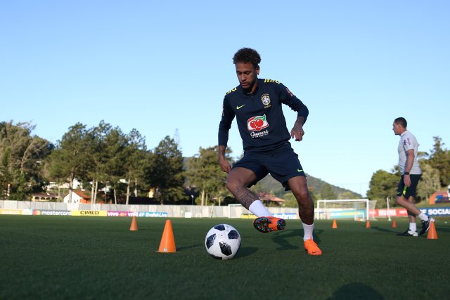 Brazil's soccer player Neymar trains at the Brazilian Soccer Confederation training center in Teresopolis, Brazil May 22, 2018. Lucas Figueiredo/Brazilian Soccer Confederation (CBF)/Handout via REUTERS ATTENTION EDITORS - THIS IMAGE WAS PROVIDED BY A THIRD PARTY. NO SALES. NO ARCHIVES