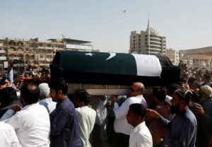 Pakistán despide a la adolescente asesinada en el tiroteo de EEUU (Fotos)