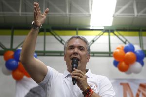 Duque pide a organizadores de comicios en Colombia aclarar denuncias de Petro