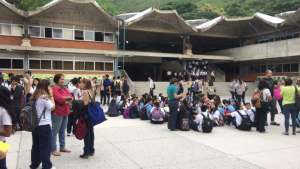 Colegios en Carabobo evacuaron alumnos tras temblor #23May