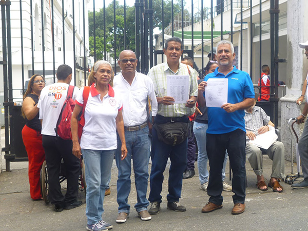 Educadores de Vargas elevan reclamos a Miraflores