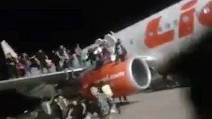 Once heridos tras una alerta falsa de bomba en un avión en Indonesia