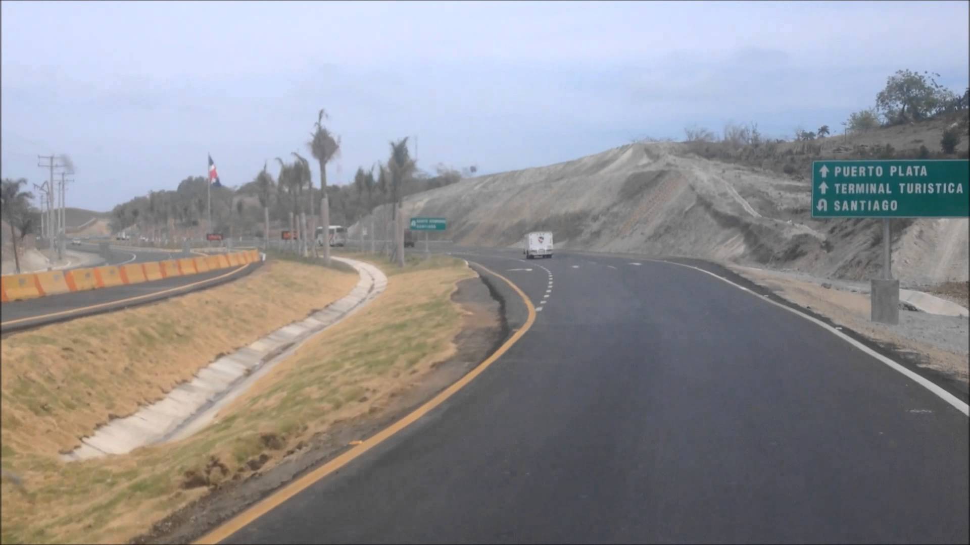 Mueren 2 personas y 15 resultan heridas tras colisión en carretera de República Dominicana