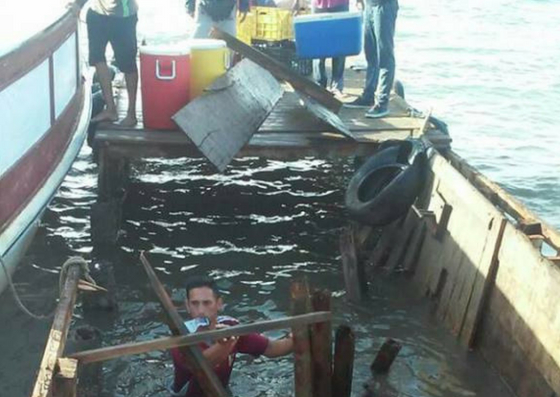 Foto: Colapso el muelle de Tapaitos en Cúmana / Cortesía