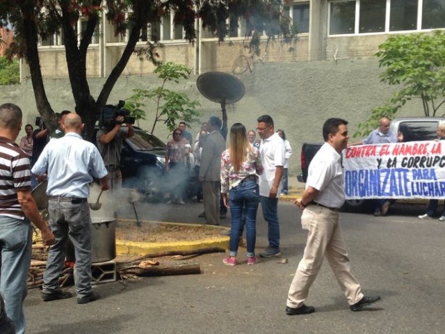 Foto: Profesores y gremios de la UCV protestan para exigir el pagos salarios / Viva UCV 