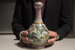 Más de 19 millones de dólares por un jarrón chino olvidado en un ático