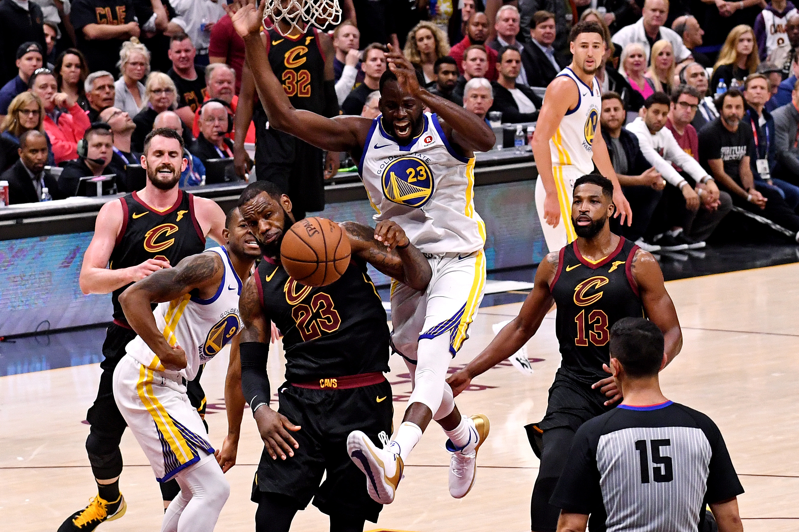 Durant tumba a los Cavs y pone a los Warriors a un paso de su tercera corona