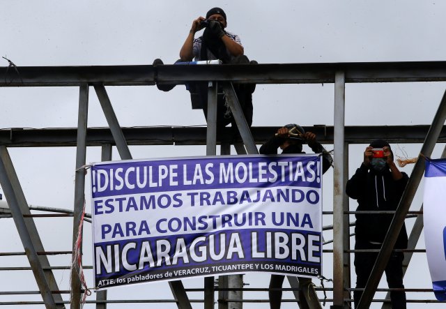 Protesters stands next to a banner that reads "Excuse me annoyance, we are working to build a free Nicaragua" during a protest against President Daniel Ortega's government in Ticuantepe, Nicaragua June 7, 2018.REUTERS/Oswaldo Rivas
