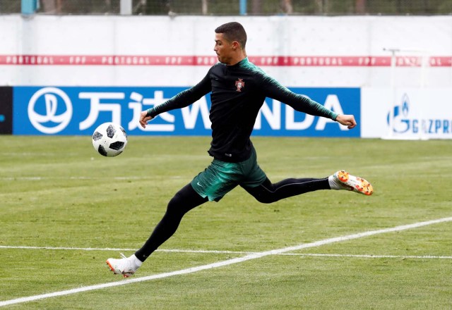 Fútbol Fútbol - Copa Mundial - Portugal Equipo de entrenamiento Camp - Kratovo, Moscú, Rusia - 10 de junio de 2018 Portugal Cristiano Ronaldo durante el entrenamiento REUTERS / Sergei Karpukhin