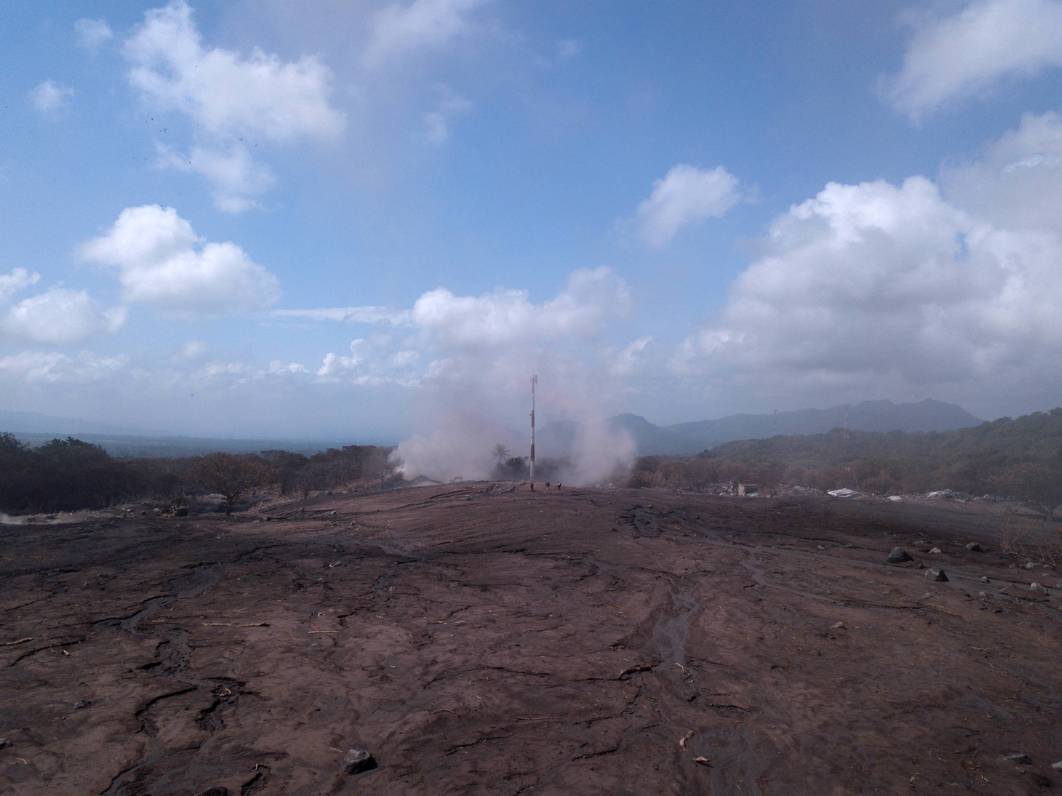 Volcán de Fuego de Guatemala registra explosiones y abundante desgasificación