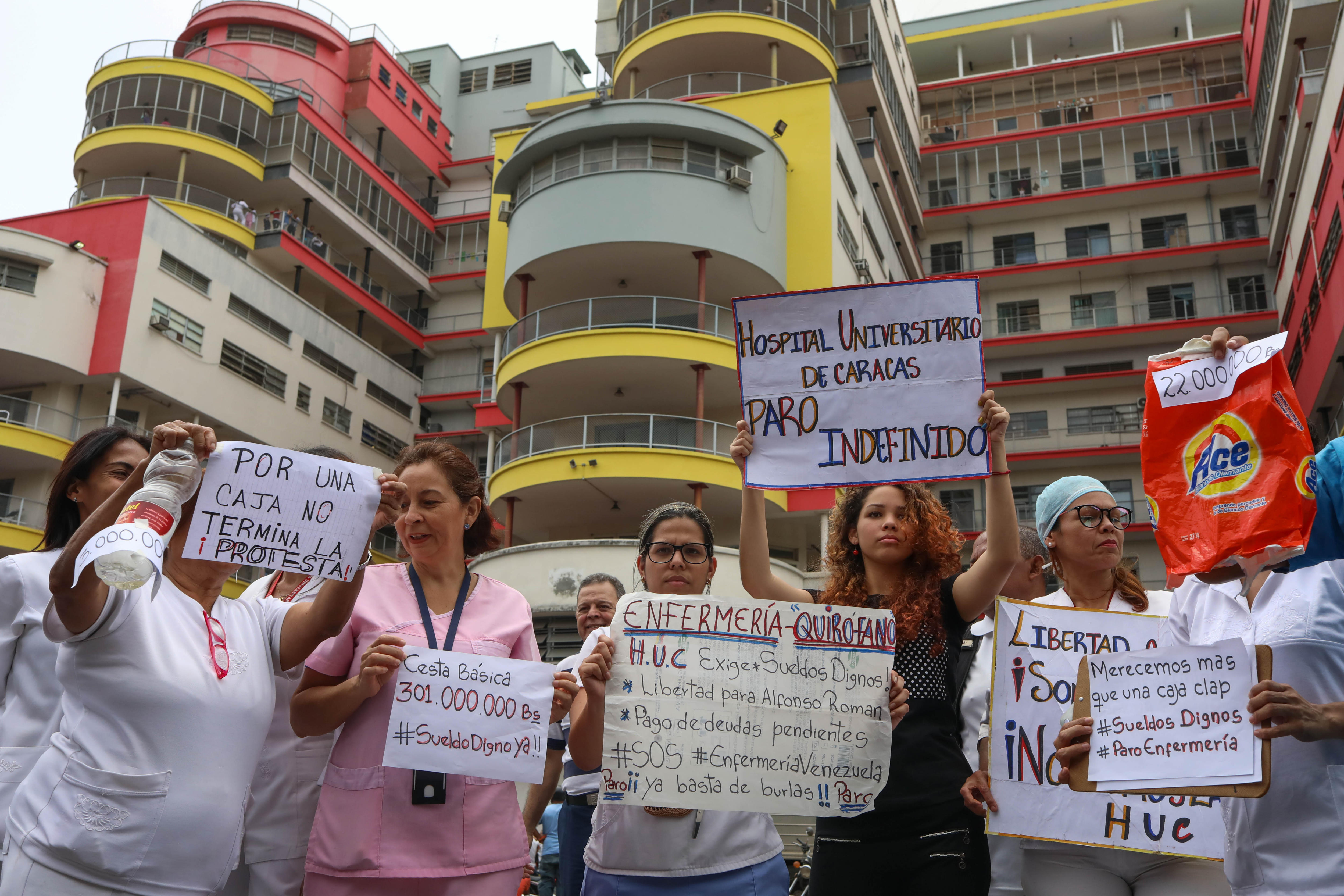 Médicos venezolanos apoyan la protesta que iniciaron los enfermeros por mejora salarial