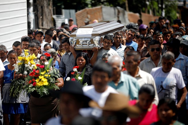 REFILE - CORRECTING LOCATION  People carry the coffin of 17-year-old Aura Yolanda Perez Paz, who died during the eruption of the Fuego volcano, at her funeral in Alotenango, Guatemala  June 12, 2018. REUTERS/Jose Cabezas