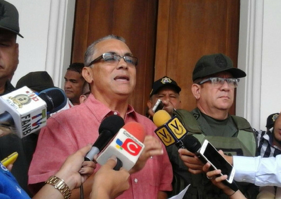 ¿Y las iguanas? Según la gobernación del Zulia apagones son provocados por papagayos (VIDEO)