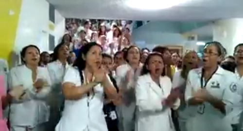 Enfermeros protestan en el Hospital Universitario de Caracas por detenciones arbitrarias #12Jun (VIDEOS)