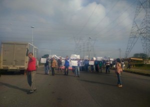 Trabajadores de Corporelec-Carabobo protestan para exigir el pago de los salarios #25Jun (fotos y video)
