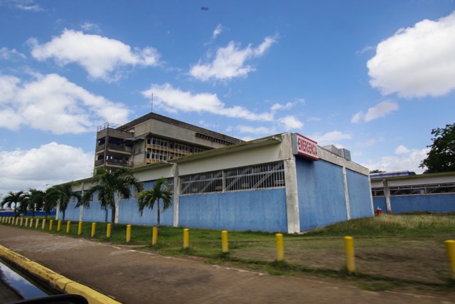 El colapso en la emergencia del Hospital Uyapar se intensifica día tras día (fotos William Urdaneta)