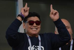 Los millones y privilegios que la FIFA le da diariamente a Maradona y que ahora podría perder por su “show”