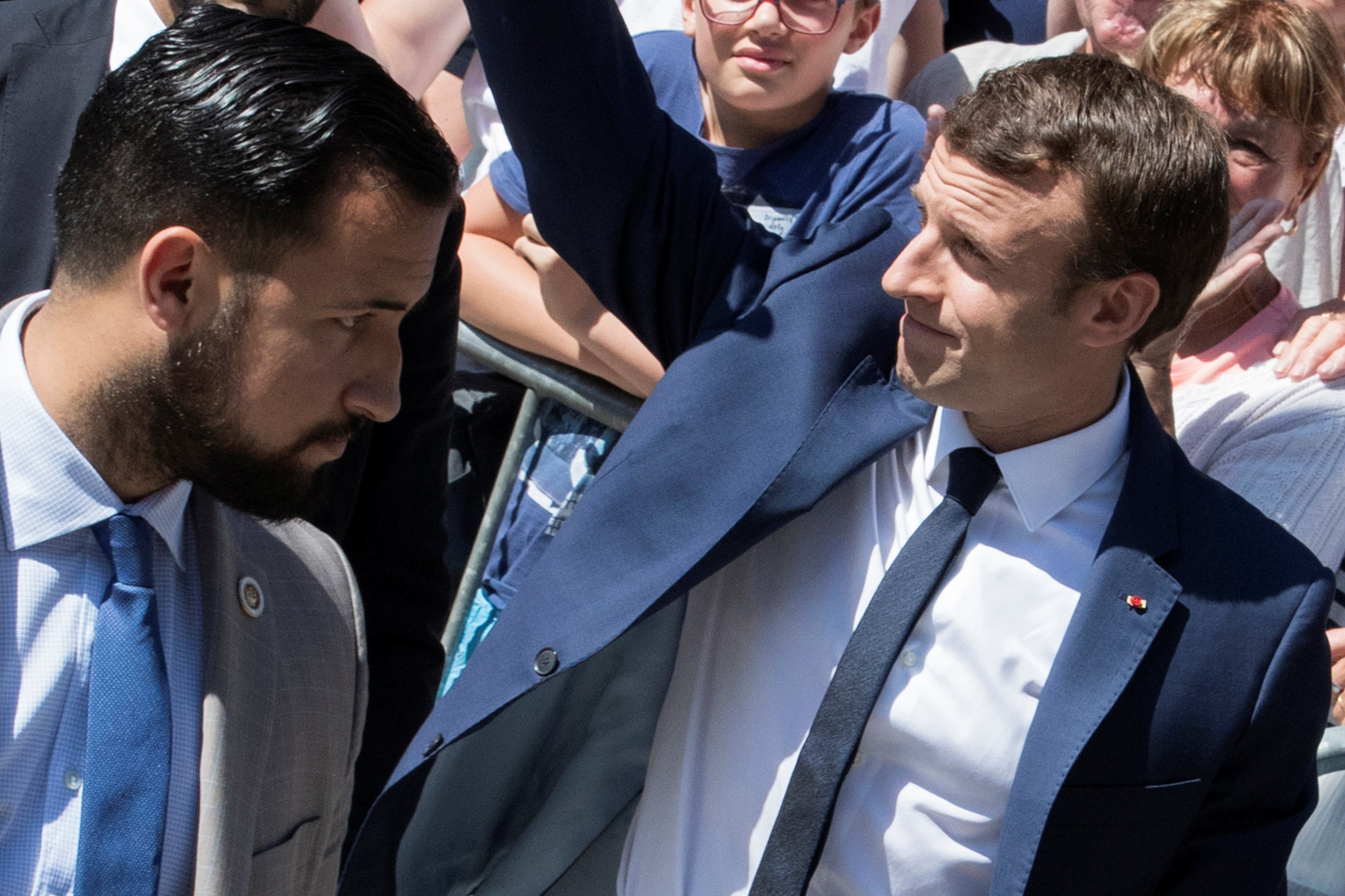 Macron contraataca pero fracasa en su intento de acallar las críticas por el “Benallagate”