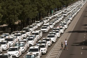 Taxistas expanden su huelga a toda España en protesta contra Uber