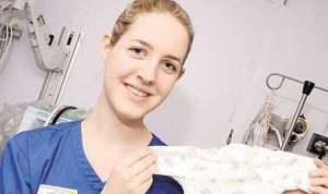¡WTF! La sexy enfermera detenida por asesinar a ocho bebés