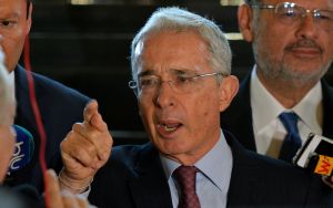 Álvaro Uribe: Petro es el candidato del brazo armado del castrochavismo y el narcoterrorismo