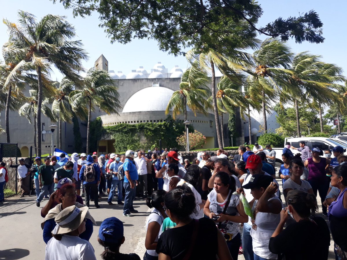 Estudiantes salen de iglesia de Managua tras fin de ataque que dejó dos muertos