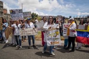 Oposición llama a acompañar protestas sociales y gremiales