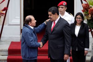 El Mundo: Maduro “juega” a ser Daniel Ortega con las inhabilitaciones de Barinas